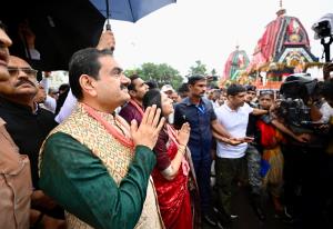 Rath Yatra: Gautam Adani offers prayer before Lor...