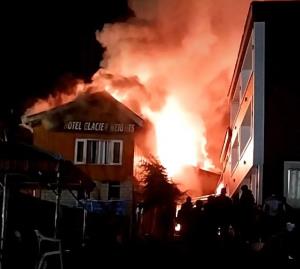 Fire breaks out at hotel in Sonmarg
