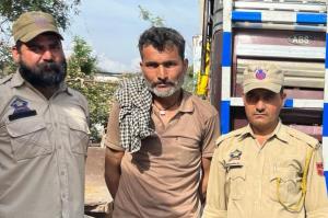 Punjab based narcotic smuggler arrested with 17 k...