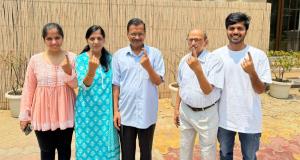 Delhi CM Arvind Kejriwal and his family cast thei...