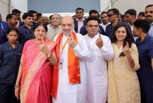 Home Minister Amit Shah casts his vote for third ...
