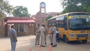 10 schools, one college recieves bomb threat in l...