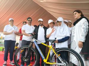 Over 1,000 cyclists participate in "Cyclothon, Pe...