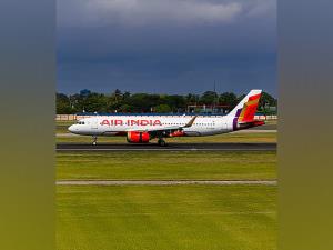 Air India flight from Phuket to New Delhi makes e...