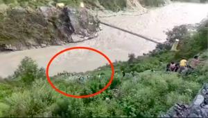 1 dead, 7 injured after bus falls into river in U...