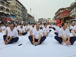 BJP hosts yoga session in Srinagar as India marks...