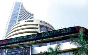 Markets extend winning run to 4th day on fresh fo...