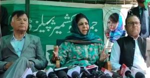 Mehbooba Mufti accuses J&K administration of tryi...