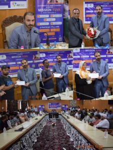 DC Pulwama distributes sanction letters under Mis...