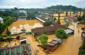 Three dead, flight operations suspended as heavy ...