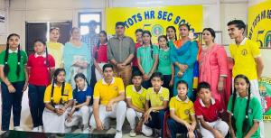 Tiny Tots Hr Sec School holds Hindi Debate Compet...
