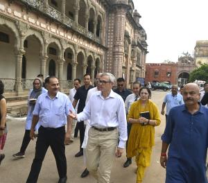 CM Omar Abdullah inspects Mubarak Mandi restorati...