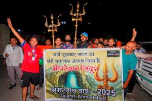 Second batch of pilgrims leave for Amarnath yatra...