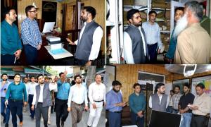 DC Srinagar inspects different offices in DC Offi...