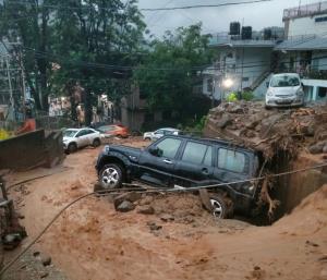 Monsoon havoc in Himachal: 343 roads, 551 power t...