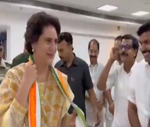 Congress MP Priyanka Gandhi Vadra arrives in Kera...