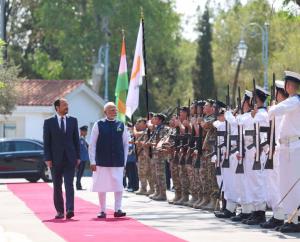 Cyprus President Nikos Christodoulides welcomes P...