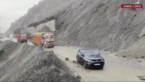 Bad weather conditions force closure of Jammu-Sri...