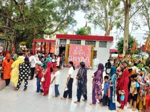 Thousands visit shrine of Baba Chamliyal near IB ...