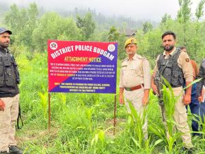 Budgam police attach immovable properties of Paki...