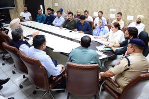 DC Jammu discusses school transport safety with p...