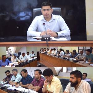 DC Poonch reviews progress of JJM projects; Direc...