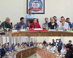 Sakeena Itoo visits GMC Baramulla, reviews health...
