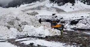 Avalanche hits Sarbal area of Sonamarg in Ganderb...