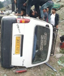 Four injured as vehicle carrying Amarnath pilgrim...