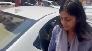 Swati Maliwal reaches Tis Hazari court to record ...