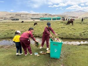Students, community members participate in cleanl...