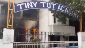 Patna school set on fire by angry crowd after stu...