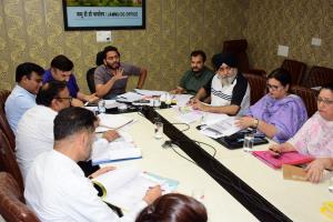 DC Jammu reviews working of health department, pa...
