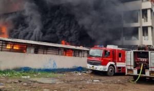 Fire breaks out at clothes godown in Maharashtra