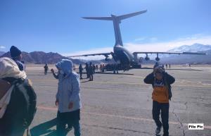 260 stranded passengers airlifted in ‘Kargil cour...
