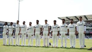 India, England players honour Dilip Doshi before ...
