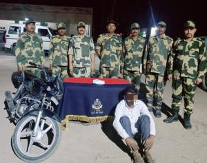 Man apprehended with suspected narcotics by BSF i...