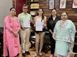 FICCI FLO JKL signs MoU with GCW Parade