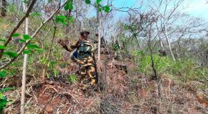 Encounter breaks out between Naxalites and securi...