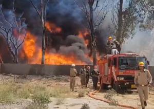 Fire breaks out at pipe warehouse on Delhi-Agra H...