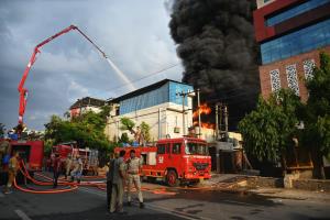 Fire at chemical factory in Noida, no casualty