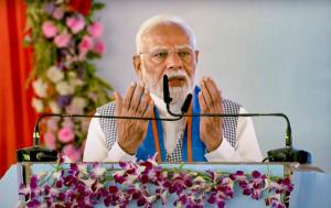 PM Modi targets RJD, Congress at Siwan rally, cre...