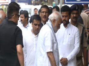 AI-171 plane crash: PM Modi meets with injured ad...