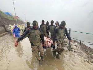 Indian Army responds swiftly to assist Amarnath Y...