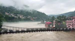 Heavy rains cripple Himachal Pradesh, disrupts da...