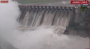 Chenab river overflows amid heavy rainfall, casua...