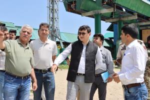 DC Baramulla conducts field visit to Gulmarg, rev...