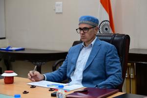 Omar Abdullah urges Centre to ensure safety of Ka...