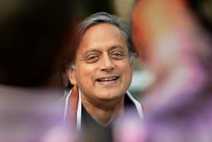 Shashi Tharoor exposed Rahul Gandhi: BJP after Co...