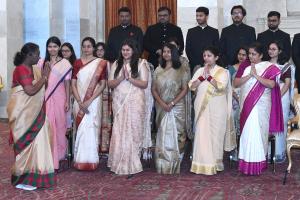 Probationers of Indian Economic Service call on P...